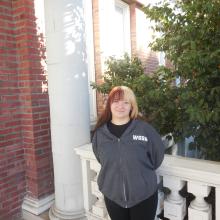 Ariana standing outside of the Old Main building in a WSSB sweatshirt